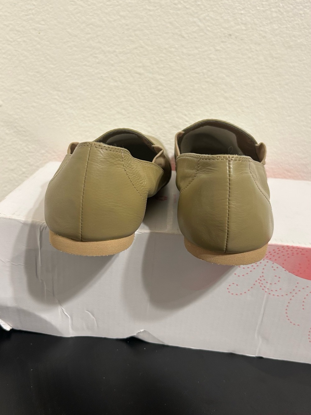 BCG Women’s Jazz Dance Shoes Khaki Leather Slip On Split Sole Size 7B - Picture 8 of 9
